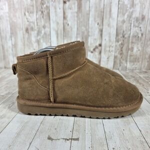 UGG Australia Classic Mini Boots Brown Suede Sheepskin Lined Women's Size 9‎